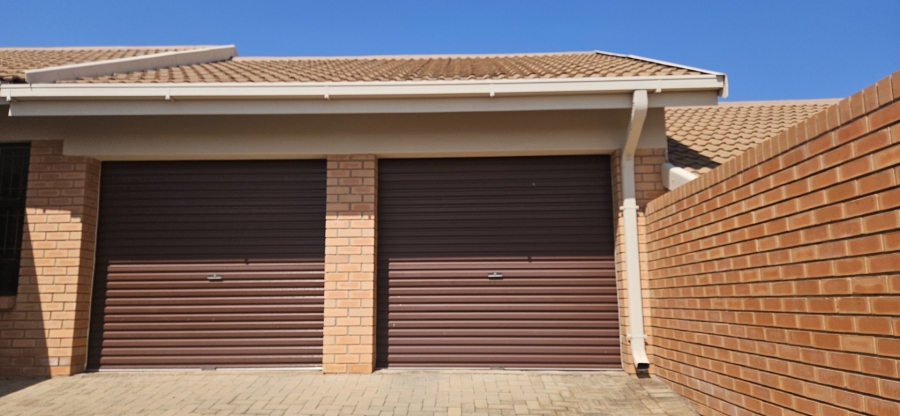 2 Bedroom Property for Sale in Langenhovenpark Free State